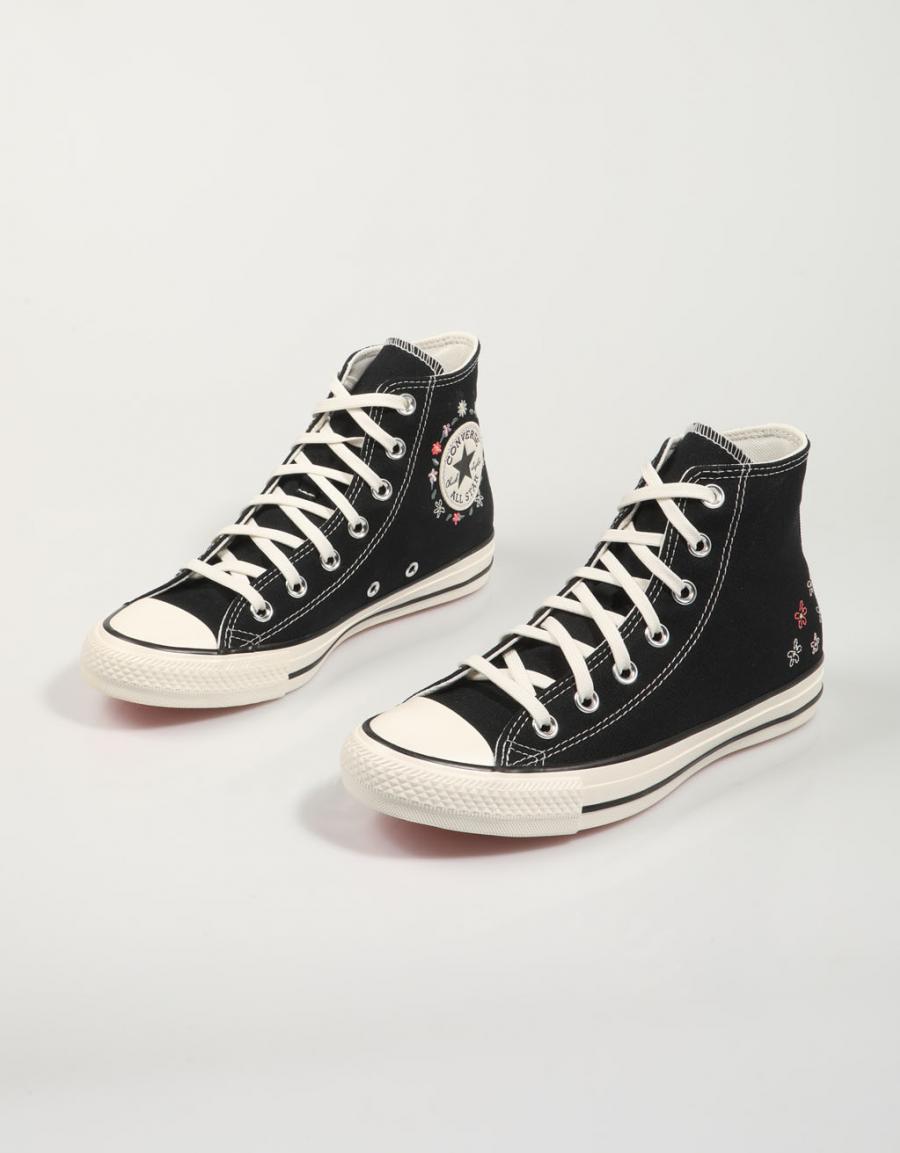 ZAPATILLAS CONVERSE CHUCK TAYLOR ALL STAR CLASSIC en color Negro