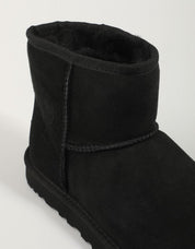 BOTINES UGG CLASSIC en color Negro