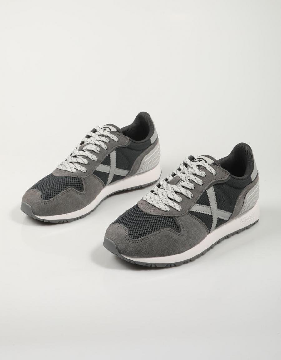 ZAPATILLAS MUNICH MASSANA CLUB en color Negro