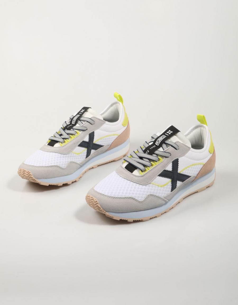 ZAPATILLAS MUNICH UM en color Blanco