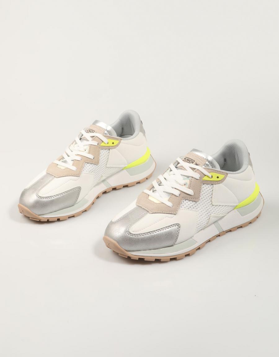 ZAPATILLAS MUNICH SOKU en color Blanco