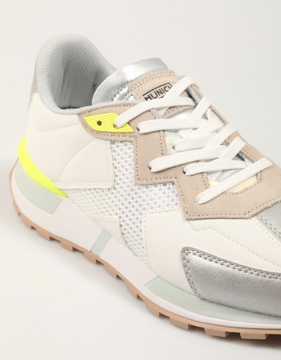 ZAPATILLAS MUNICH SOKU en color Blanco