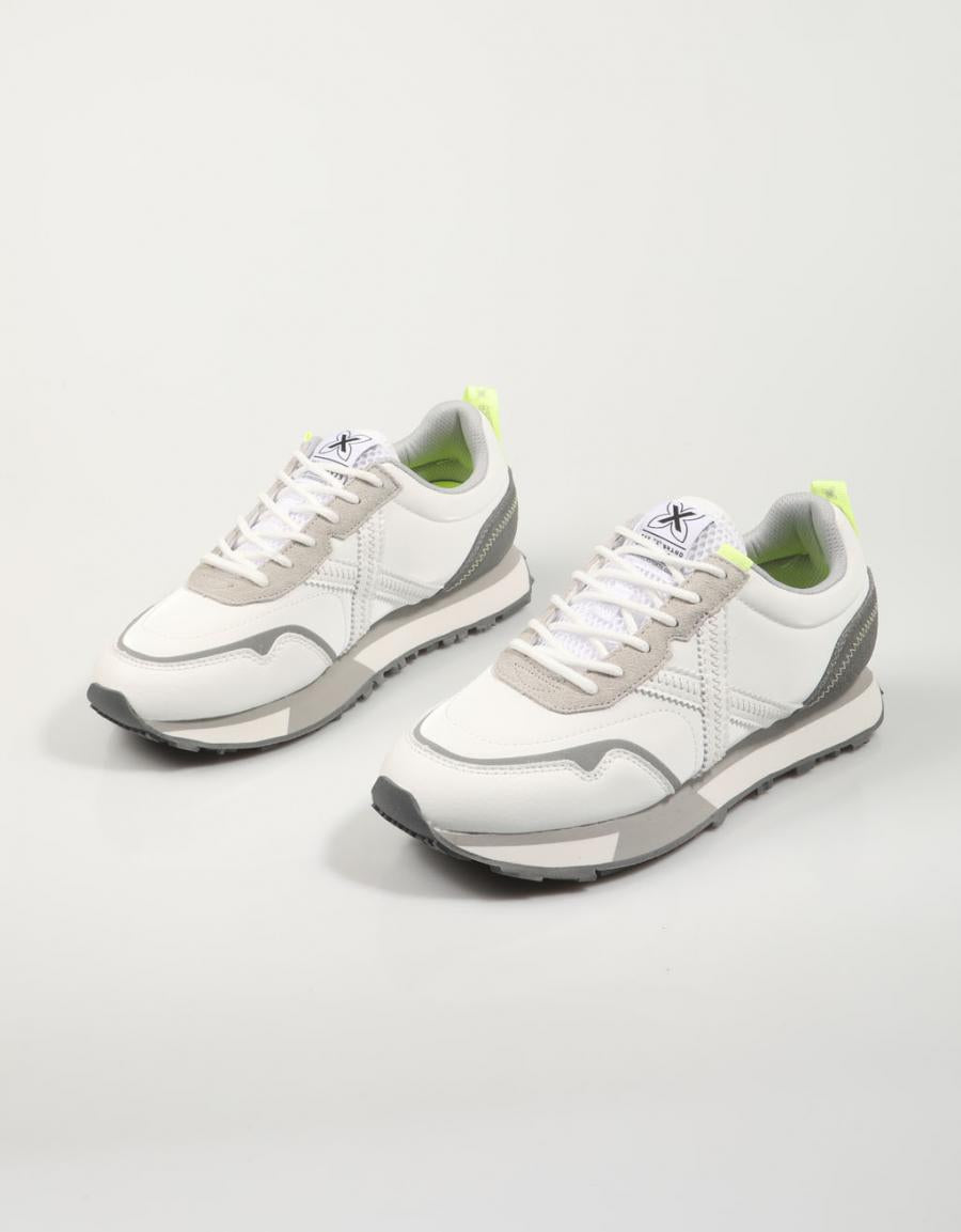 ZAPATILLAS MUNICH NEXT en color Blanco