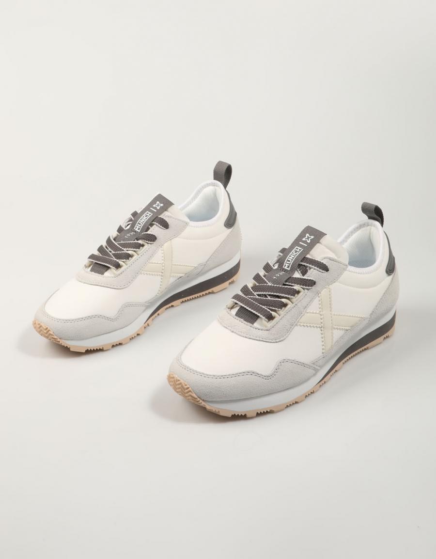 ZAPATILLAS MUNICH UM SKY en color Blanco