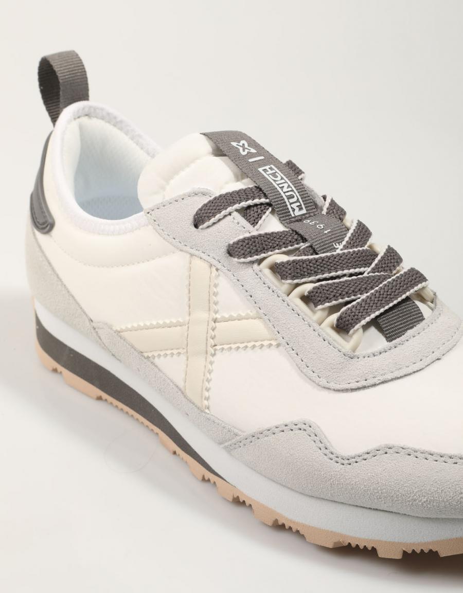 ZAPATILLAS MUNICH UM SKY en color Blanco