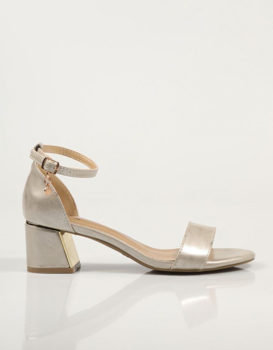 SANDALIAS XTI 142867 en color Oro