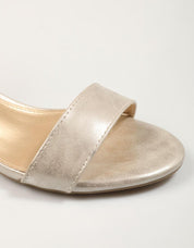 SANDALIAS XTI 142867 en color Oro