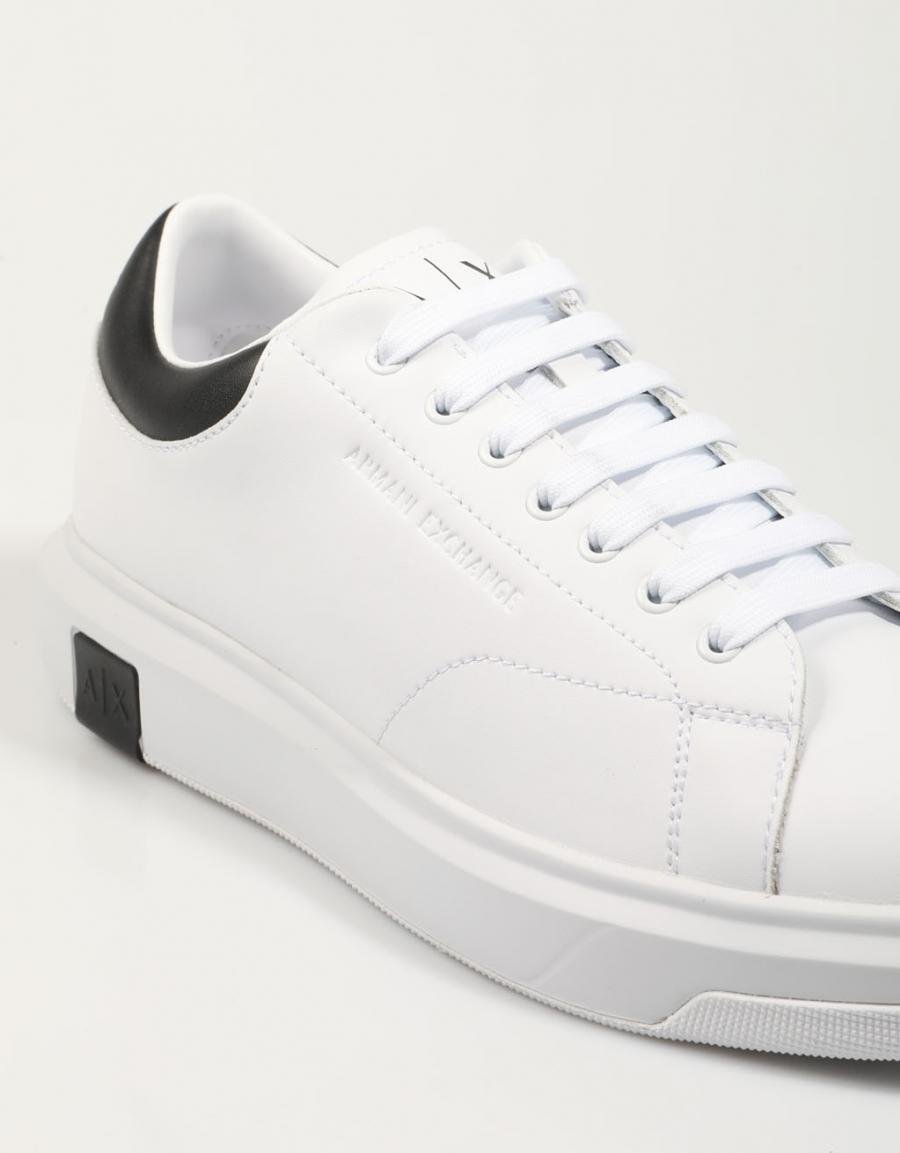 Scarpe Armani Exchange Xux123 in bianco