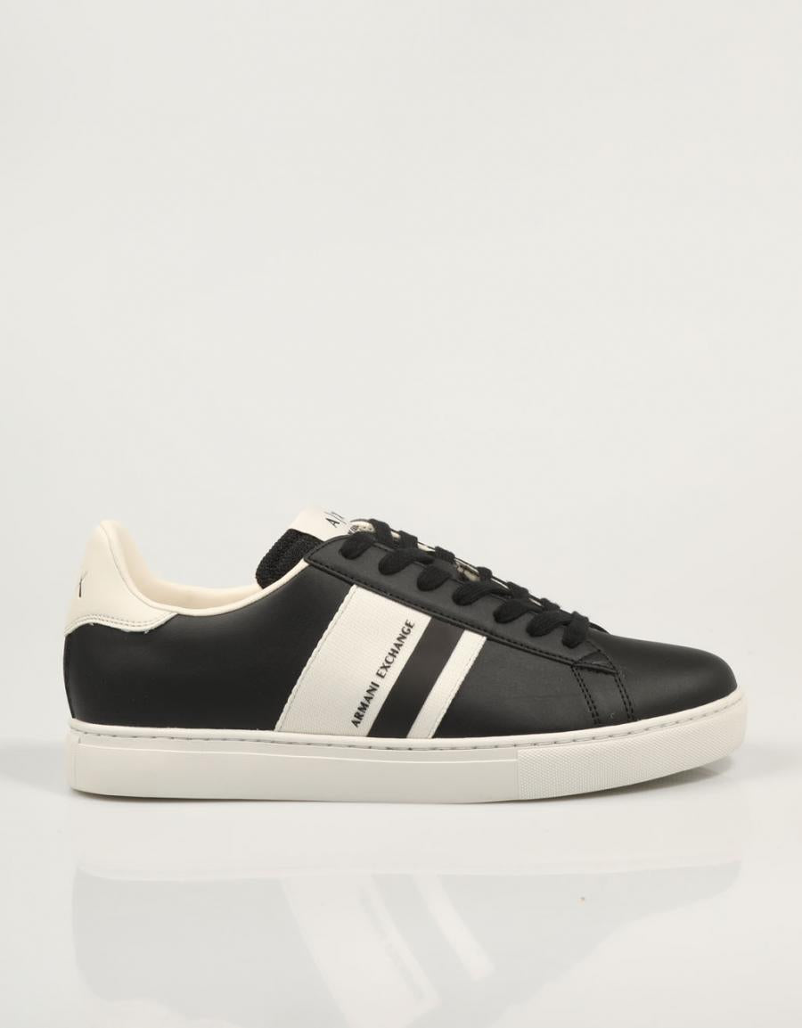 ZAPATILLAS ARMANI EXCHANGE XUX173 en color Negro