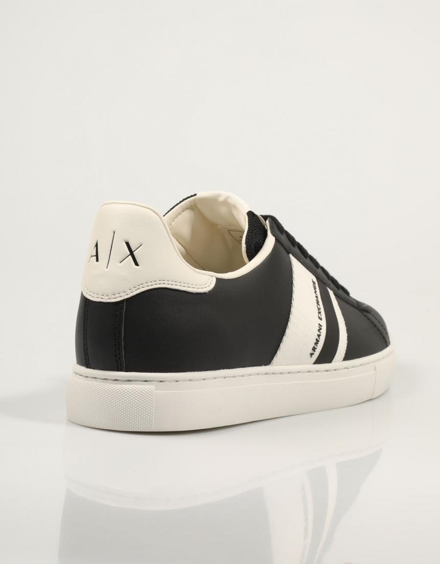 ZAPATILLAS ARMANI EXCHANGE XUX173 en color Negro