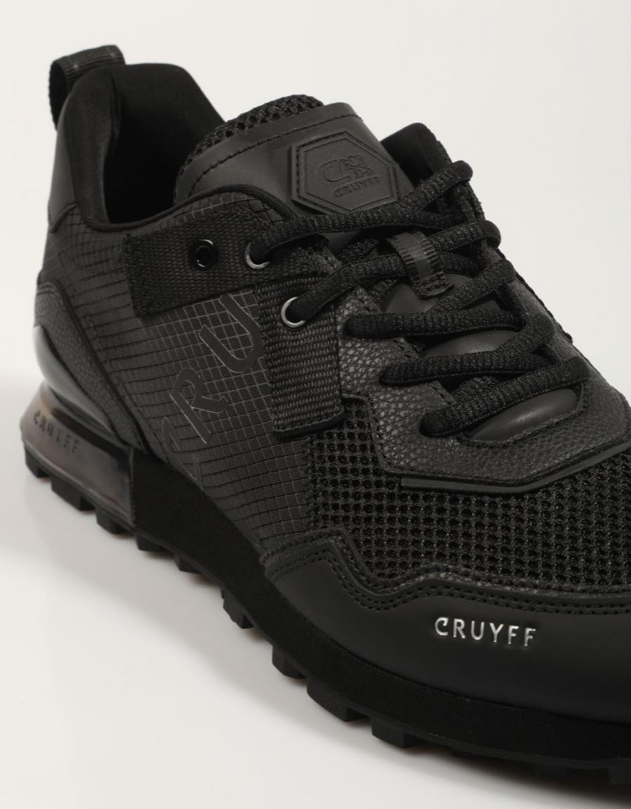 ZAPATILLAS CRUYFF SUPERBIA en color Negro