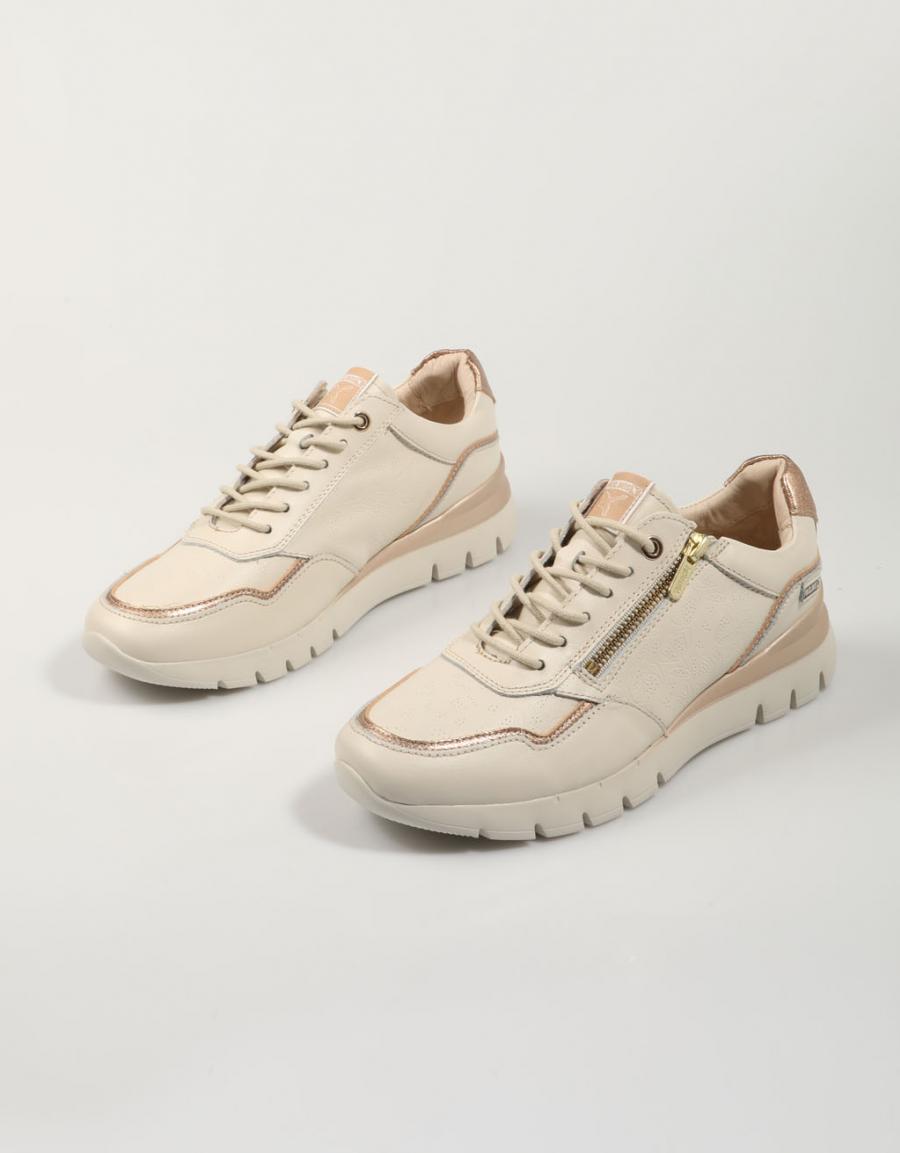 ZAPATILLAS PIKOLINOS CANTABRIA W4R 6994C2 en color Hielo