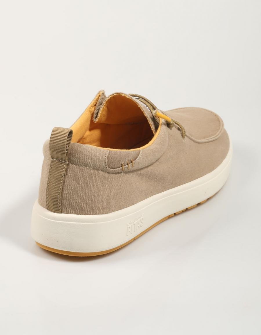 Walkin Biarritz Walkin Shoes in Beige Color