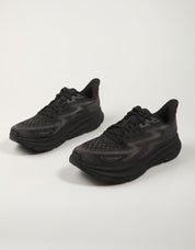 ZAPATILLAS HOKA CLIFTON 9 en color Negro
