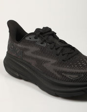 ZAPATILLAS HOKA CLIFTON 9 en color Negro