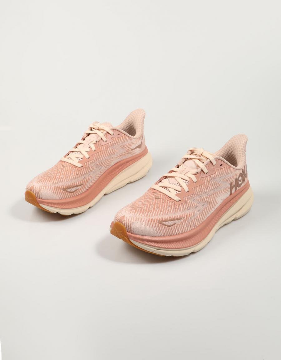 ZAPATILLAS HOKA CLIFTON 9 en color Rosa