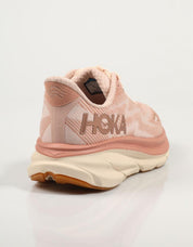 ZAPATILLAS HOKA CLIFTON 9 en color Rosa