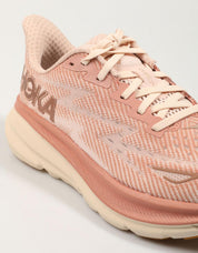 ZAPATILLAS HOKA CLIFTON 9 en color Rosa