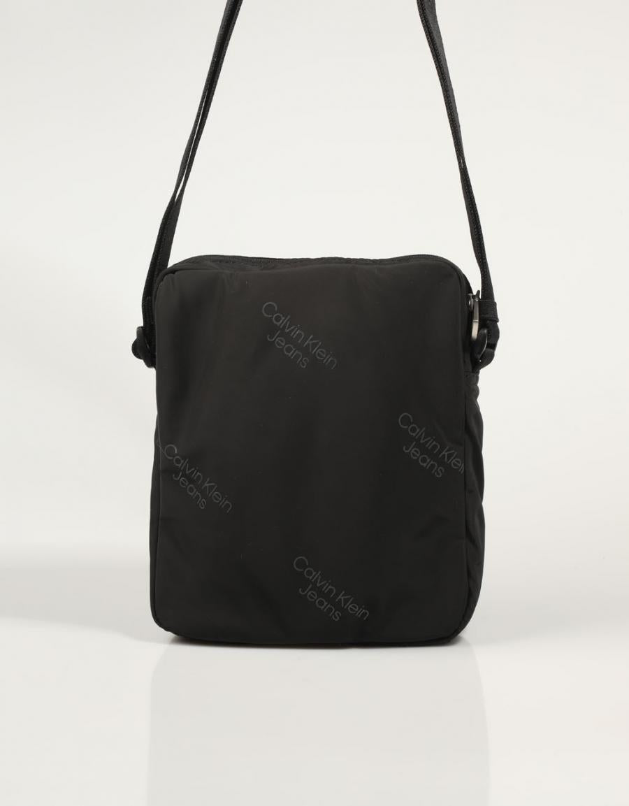 BANDOLERA CALVIN KLEIN SPORT ESSENTIALS REPORTER 18 AOP en color Negro