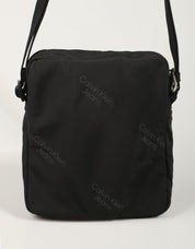 BANDOLERA CALVIN KLEIN SPORT ESSENTIALS REPORTER 18 AOP en color Negro