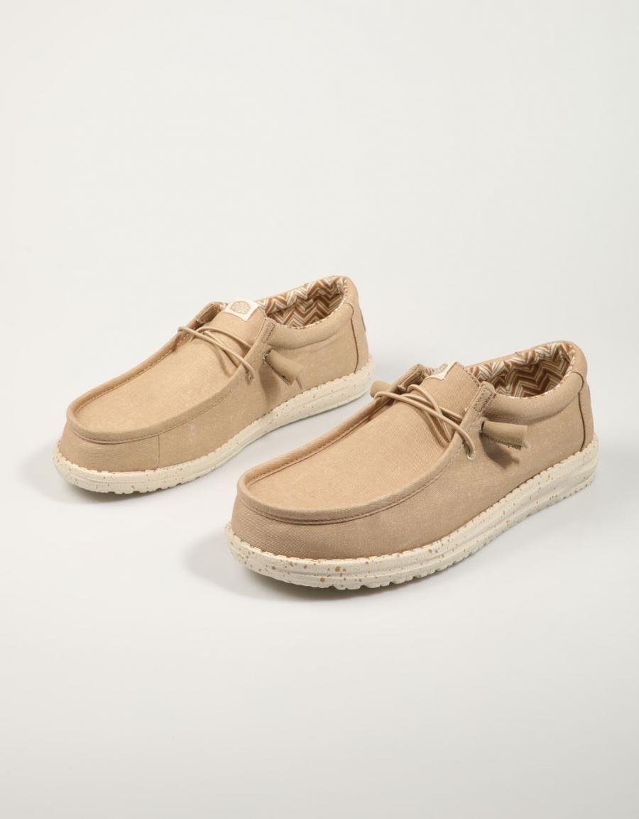 ZAPATOS SPORT DUDE WALLY CANVAS en color Beige