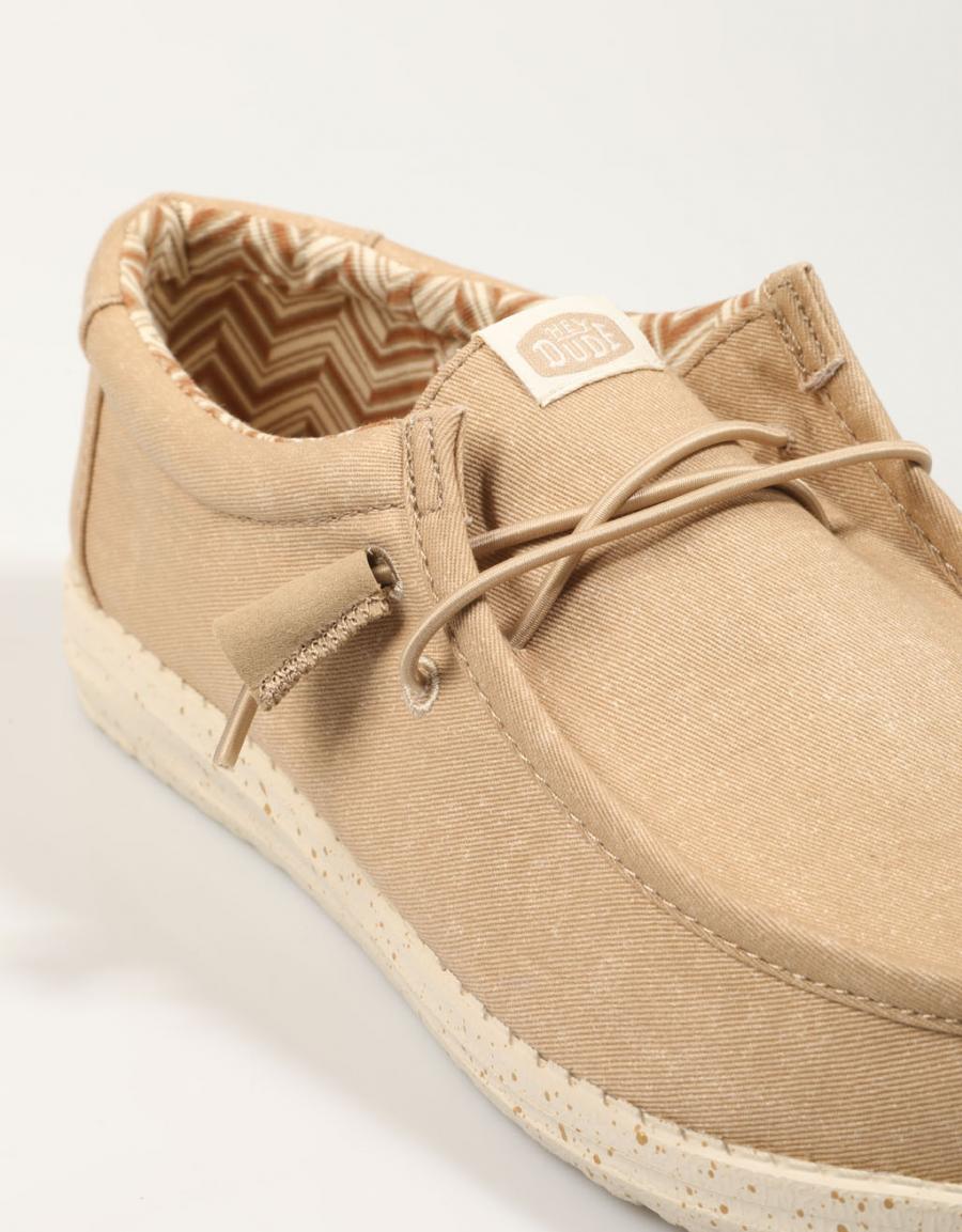 ZAPATOS SPORT DUDE WALLY CANVAS en color Beige