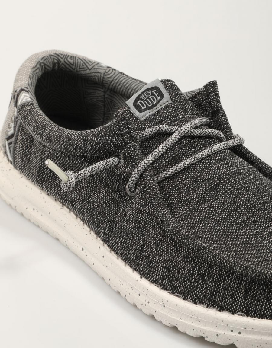 ZAPATOS SPORT DUDE WALLY COASTLINE en color Negro