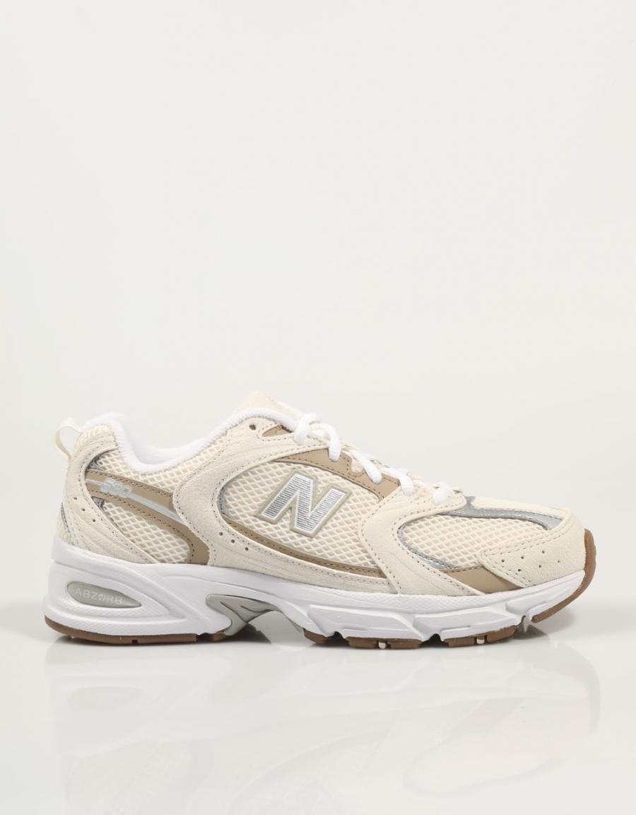 ZAPATILLAS NEW BALANCE MR530 en color Beige