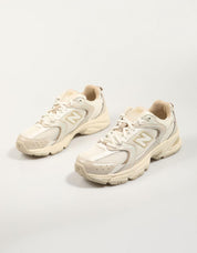 Sneakers NEW BALANCE MR530 in Beige