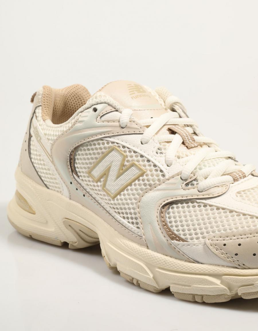 Sneakers NEW BALANCE MR530 in Beige