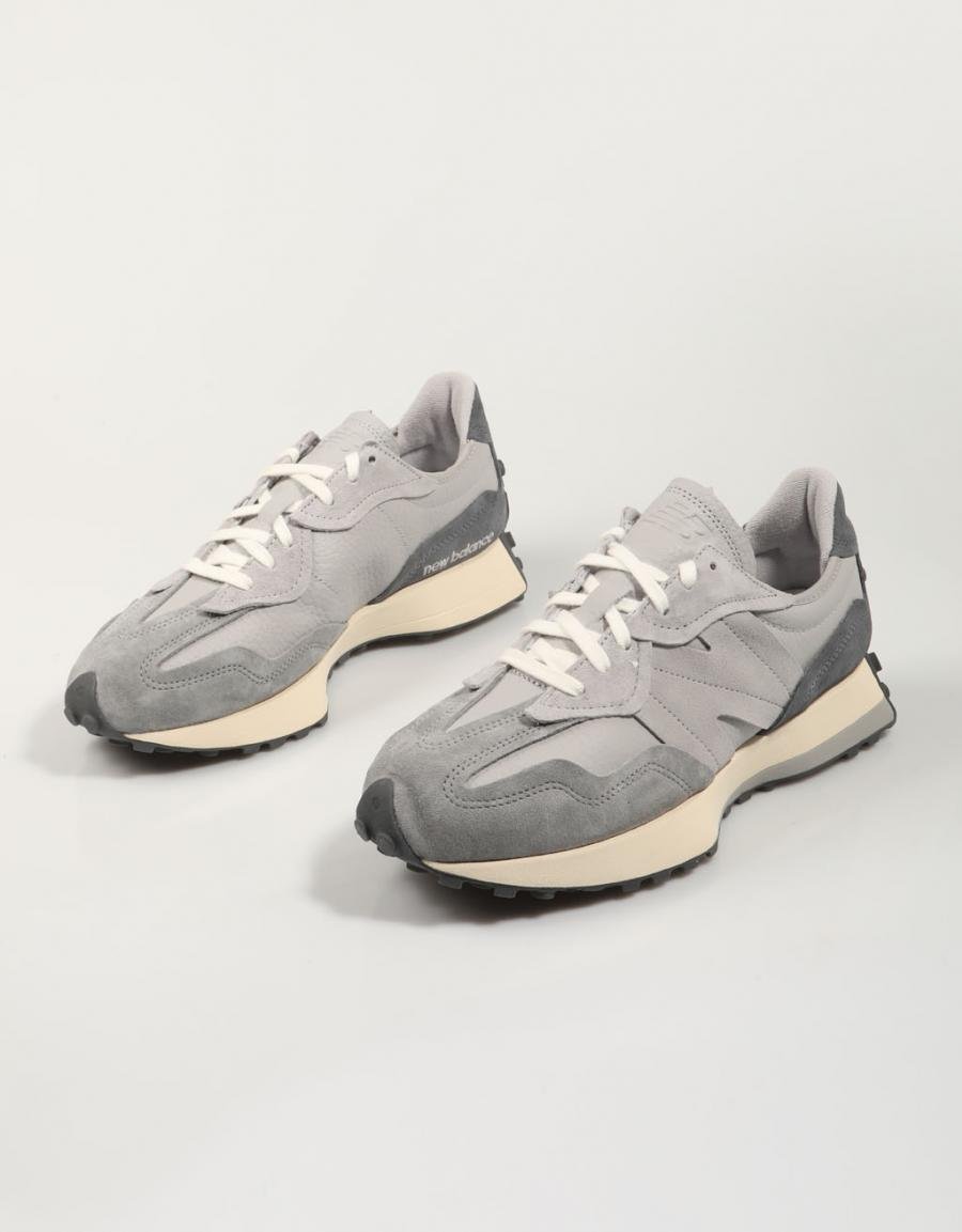ZAPATILLAS NEW BALANCE U327 en color Blanco