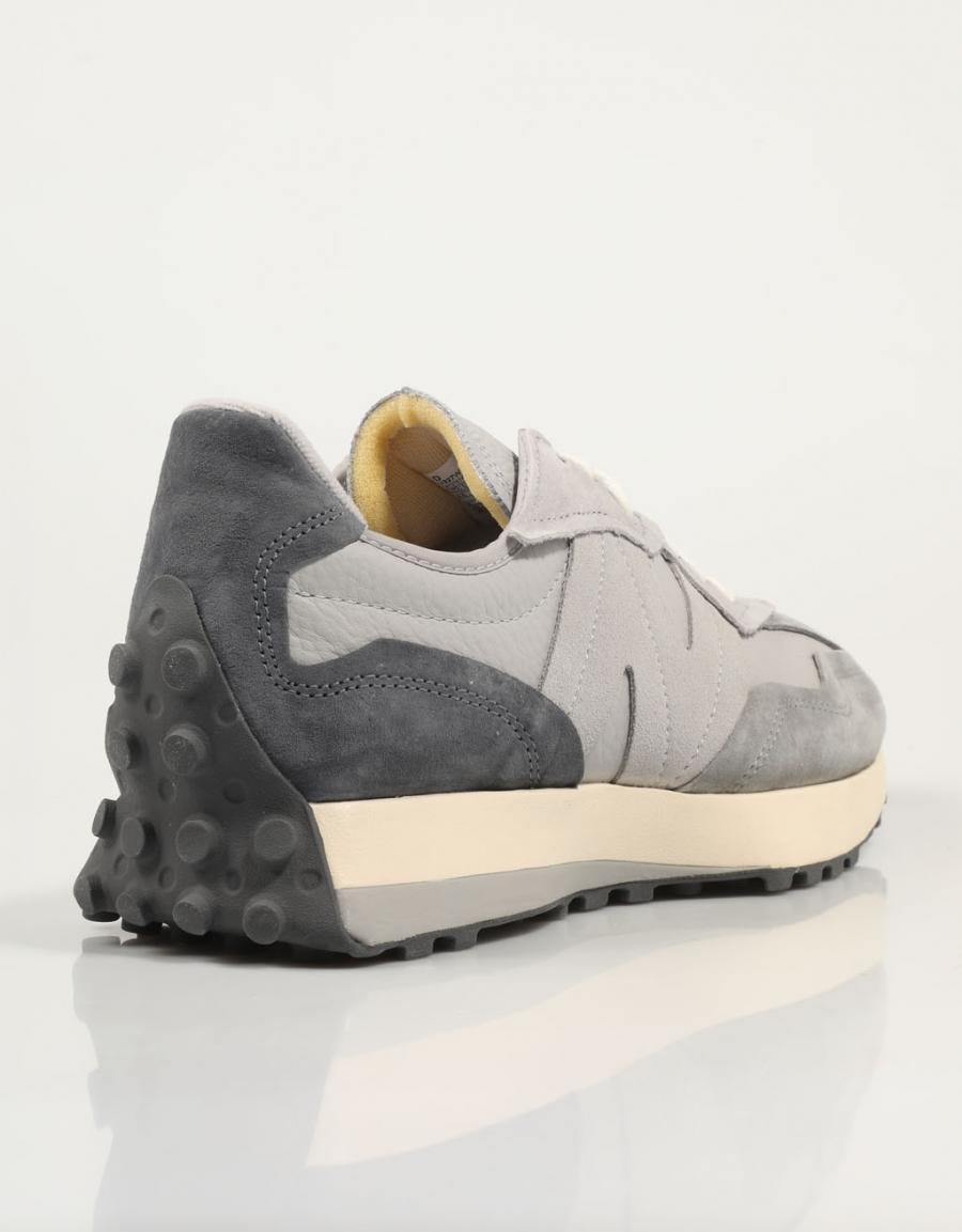 Tênis NEW BALANCE U327 em branco