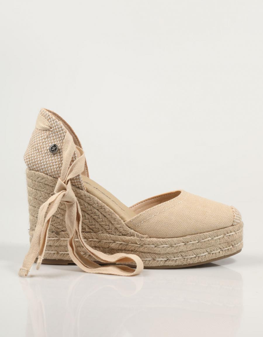 SANDALIAS XTI 142381 en color Beige