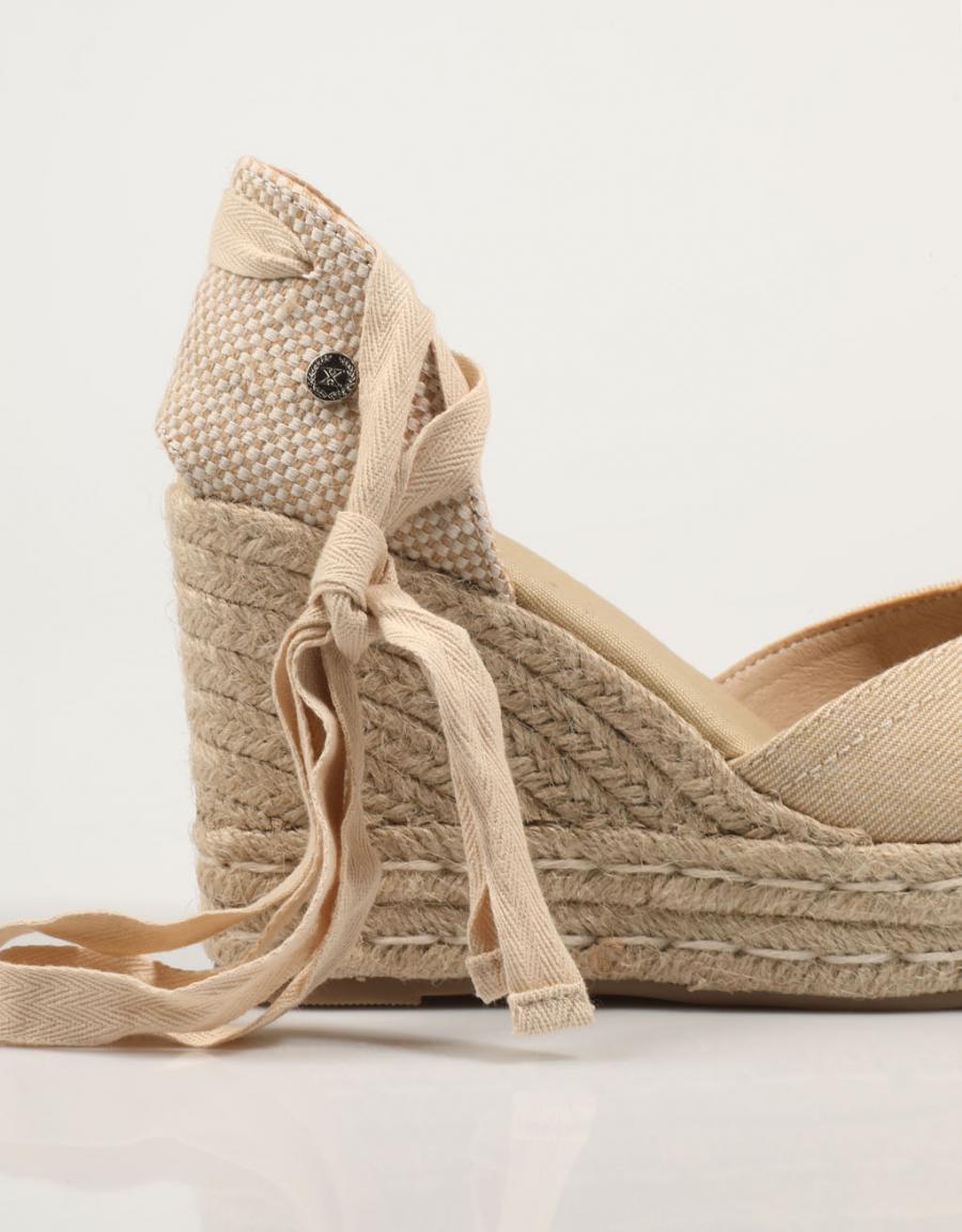 SANDALIAS XTI 142381 en color Beige