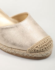SANDALIAS XTI 142847 en color Oro