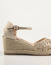 SANDALIAS XTI 142893 en color Oro