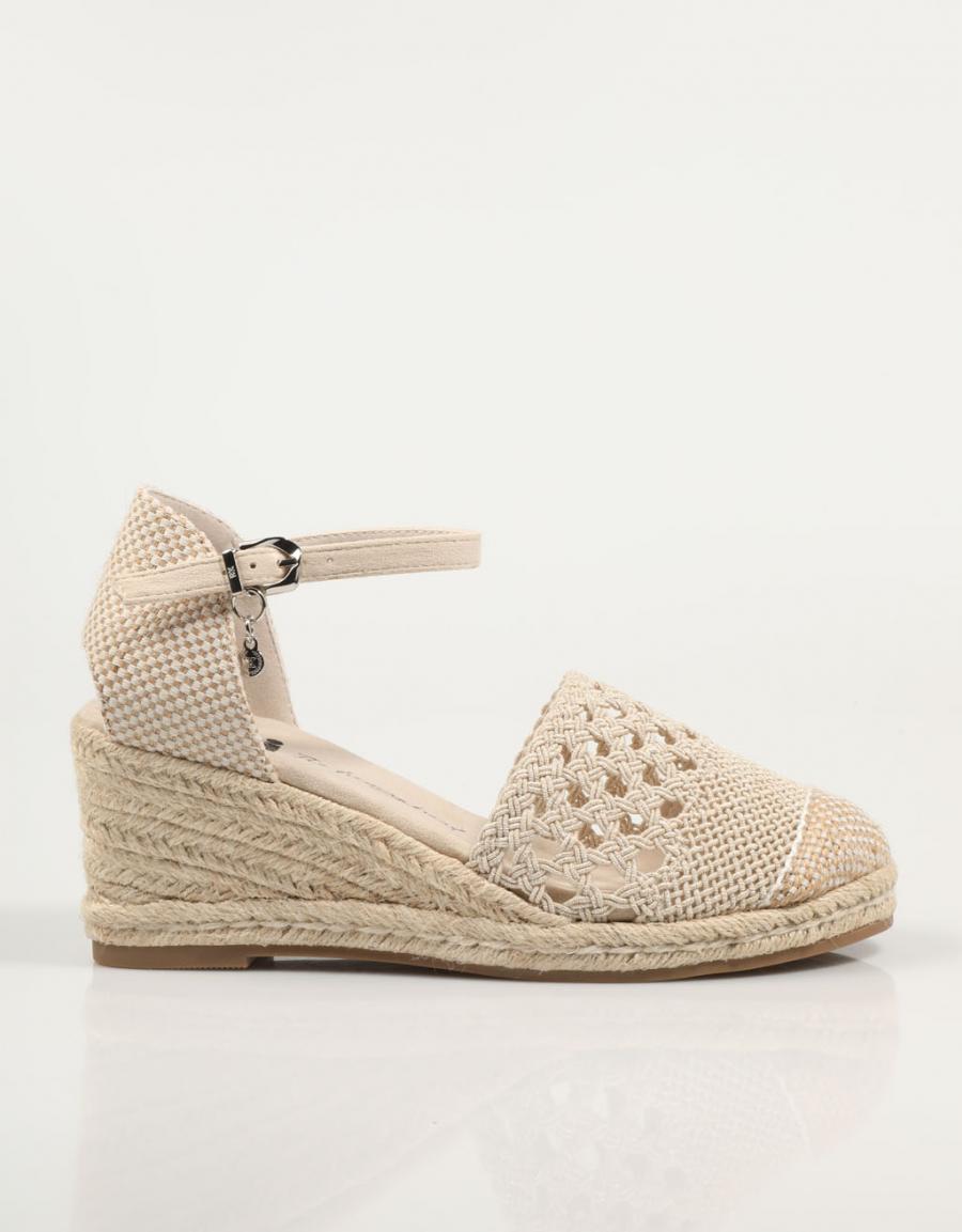 SANDALIAS XTI 142333 en color Oro