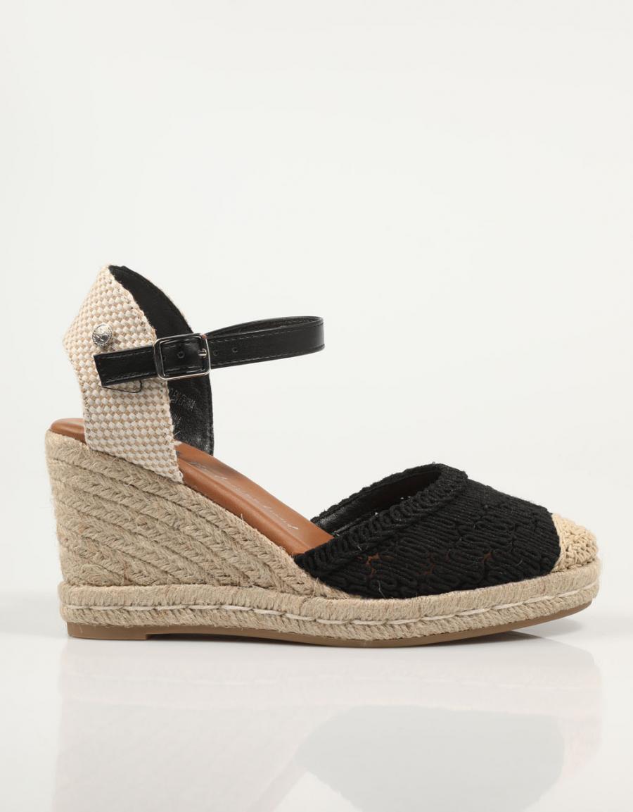 SANDALIAS XTI 142335 en color Negro