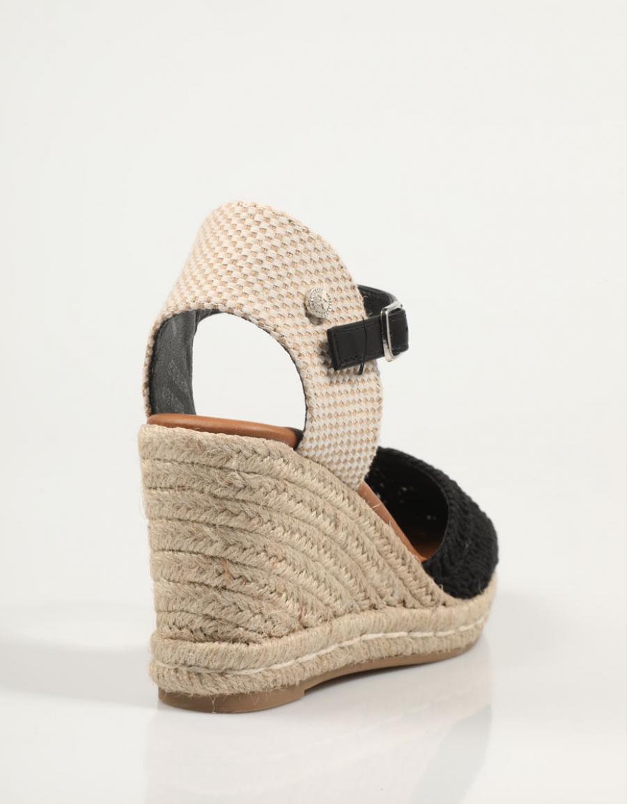 SANDALIAS XTI 142335 en color Negro
