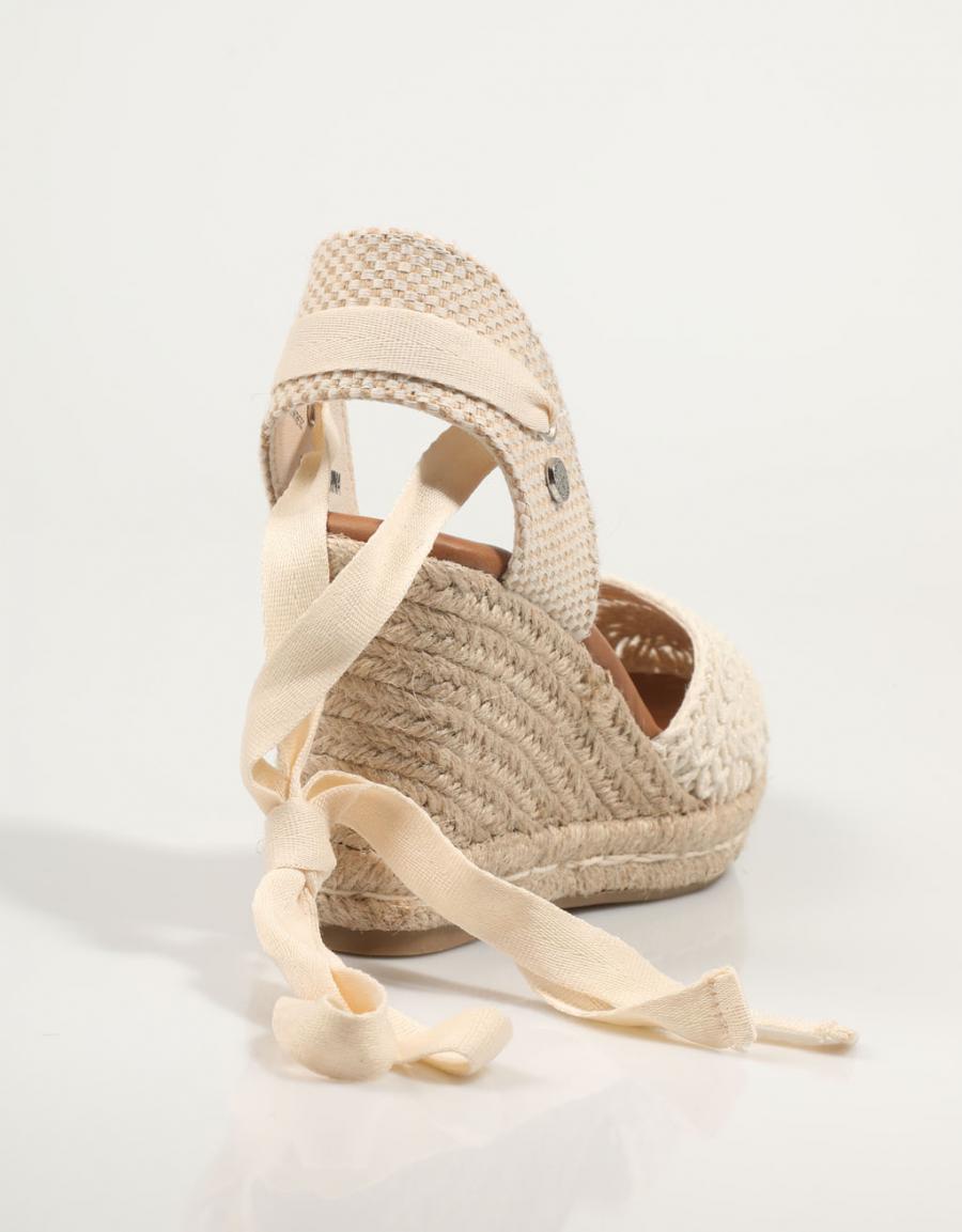 SANDALIAS XTI 142336 en color Beige