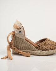 SANDALIAS XTI 142336 en color Taupe