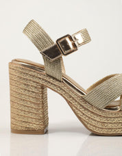 SANDALIAS XTI 142741 en color Oro