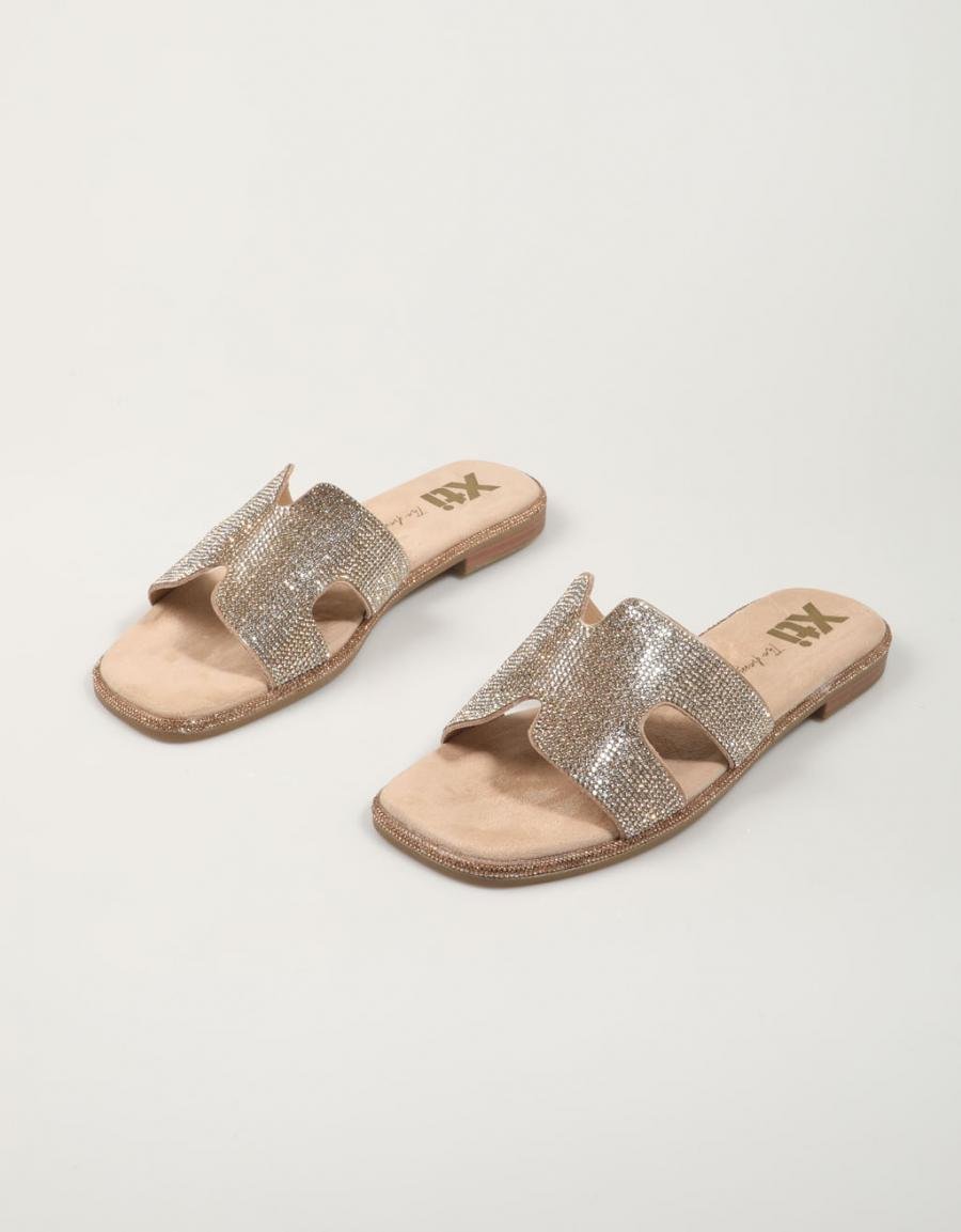 SANDALIAS XTI 142857 en color Beige
