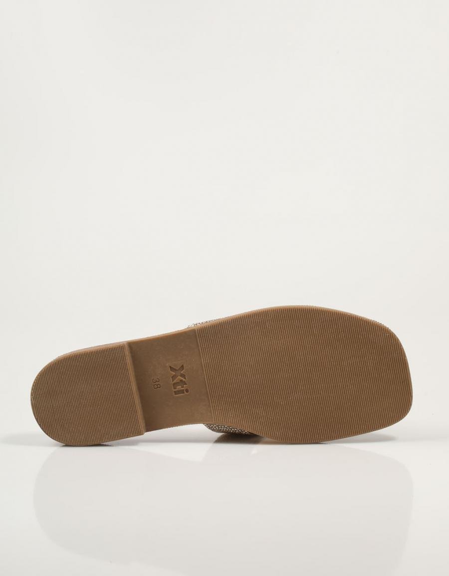 SANDALIAS XTI 142857 en color Beige