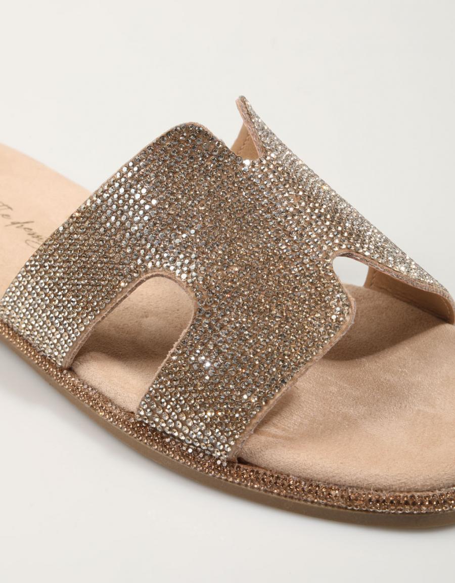 SANDALIAS XTI 142857 en color Beige