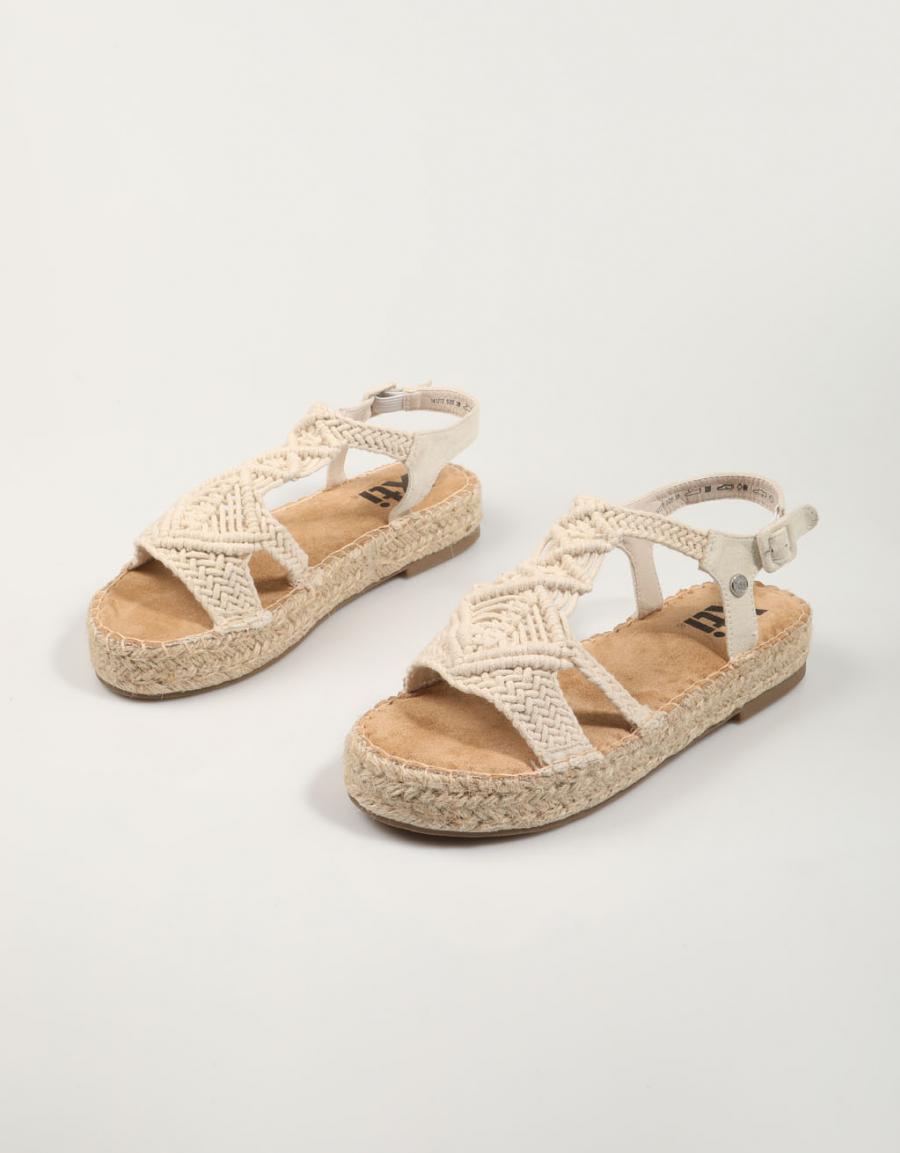 SANDALIAS XTI 141272 en color Hielo