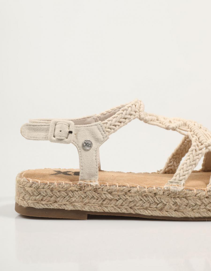 SANDALIAS XTI 141272 en color Hielo
