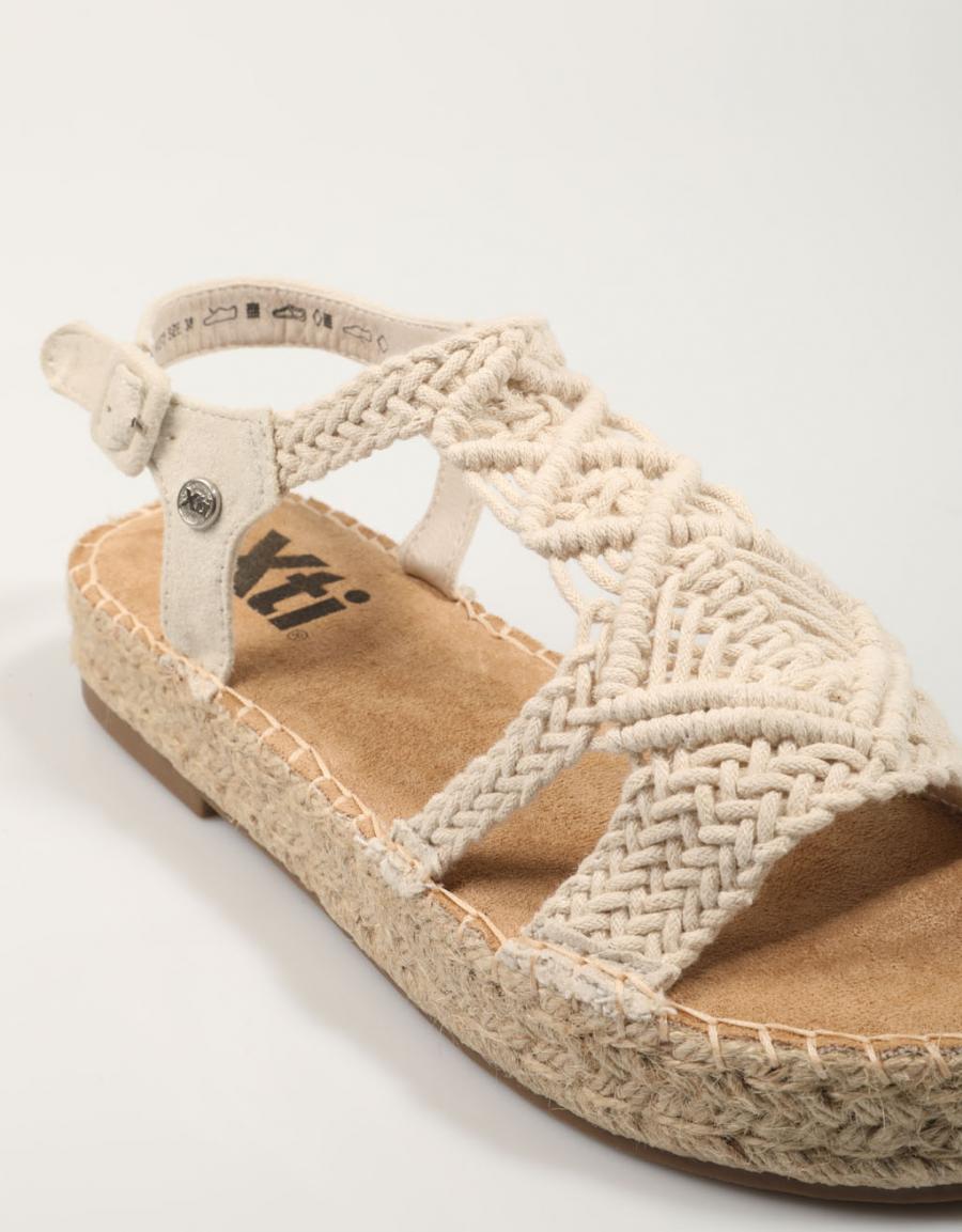 SANDALIAS XTI 141272 en color Hielo