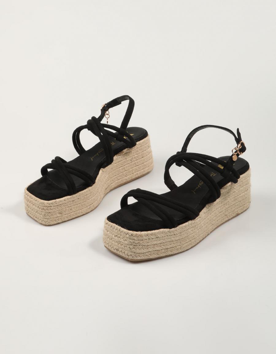 SANDALIAS XTI 142792 en color Negro