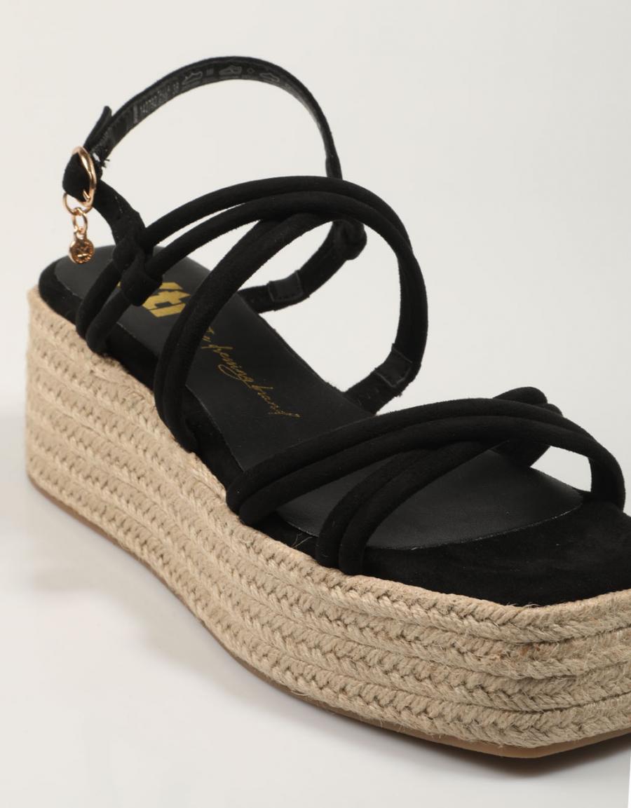 SANDALIAS XTI 142792 en color Negro